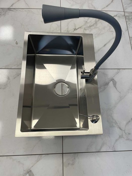 Кухонная мойка Luminex 6545 см и смеситель с гибким изливом серий