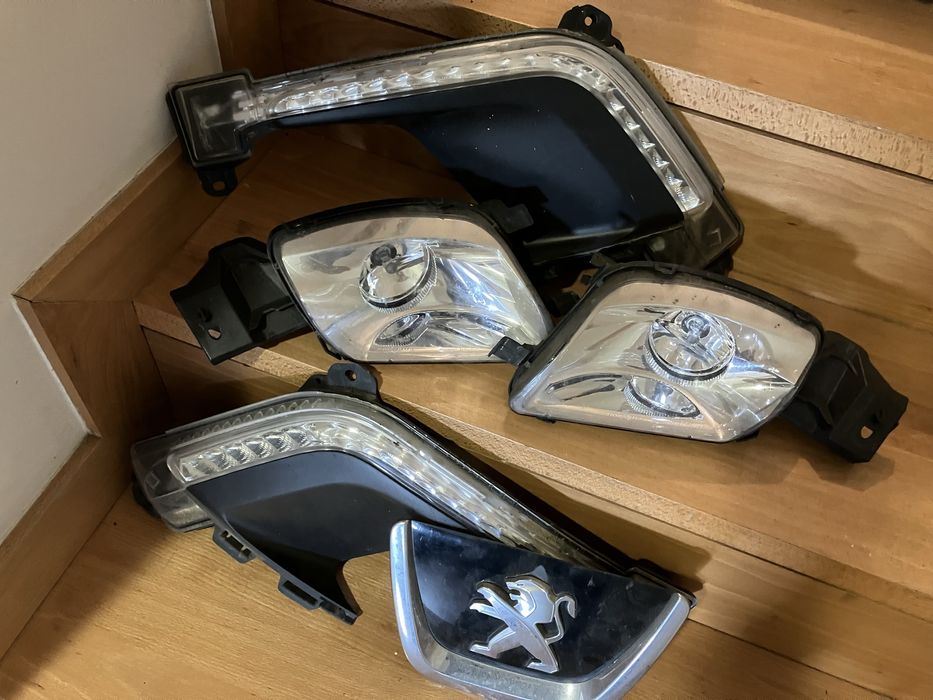 Farol + Logo peugeot 308sw