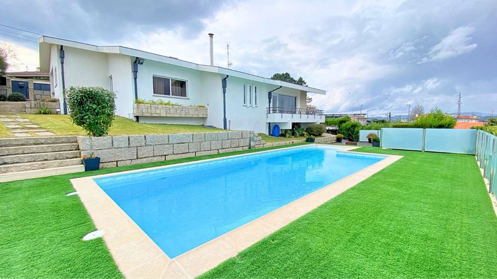 Moradia de luxo pronta a habitar