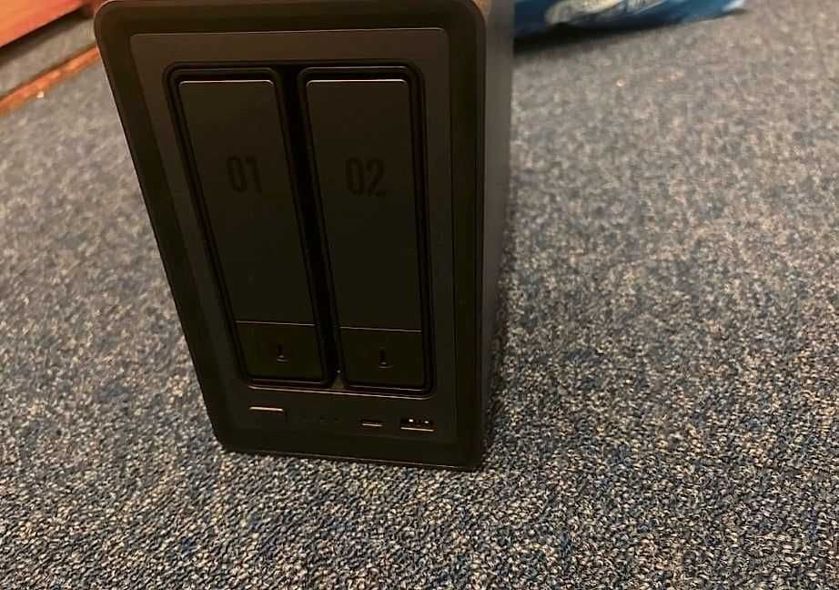 Ugreen NAS DXP2800 + 2x WD Red Plus 8TB HDD
