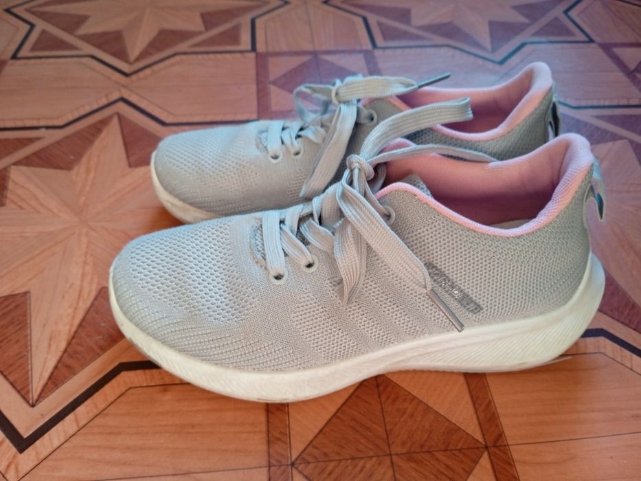 Кросівки на дівчинку 36 р