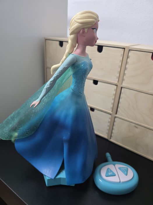 Boneca da Frozen telecomandada