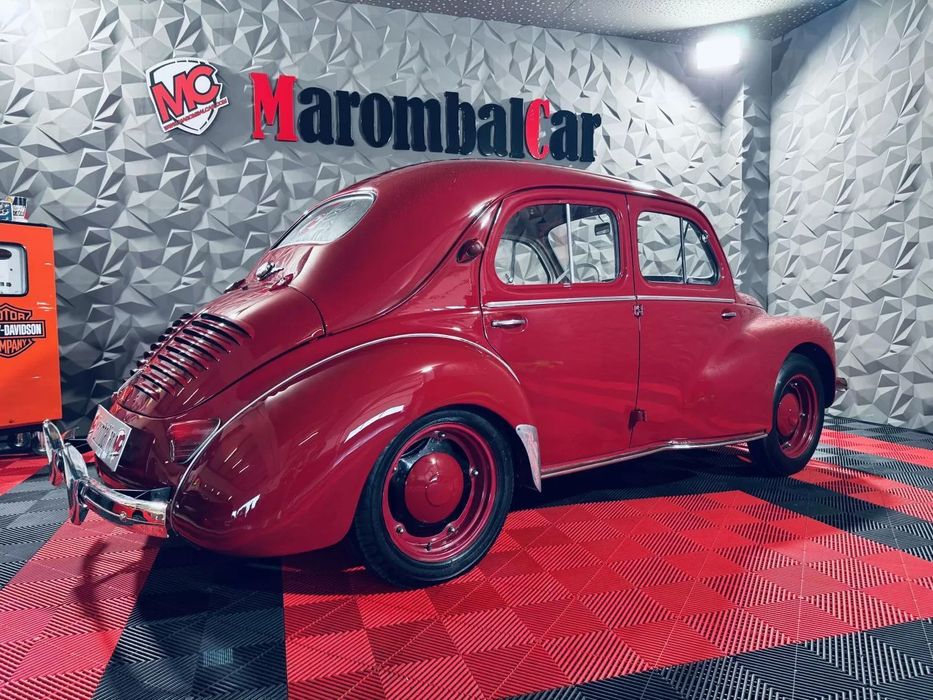 Renault 4 CV Ladybug64966186096385122