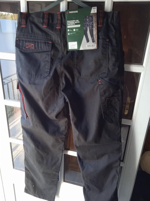 Vendo calças de trabalho, cor preta tamanho 44
