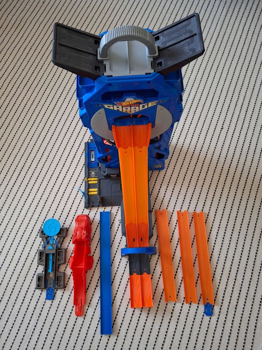 Hot Wheels City Rajdowy Garaż + gratisy