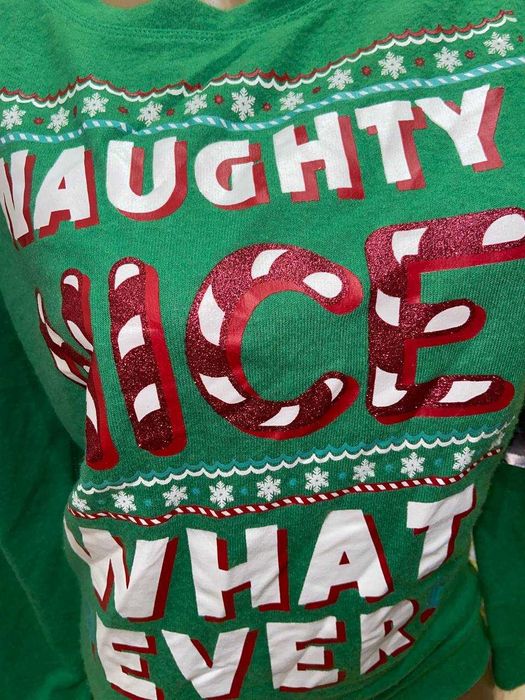 светр із новорічним принтом размер S