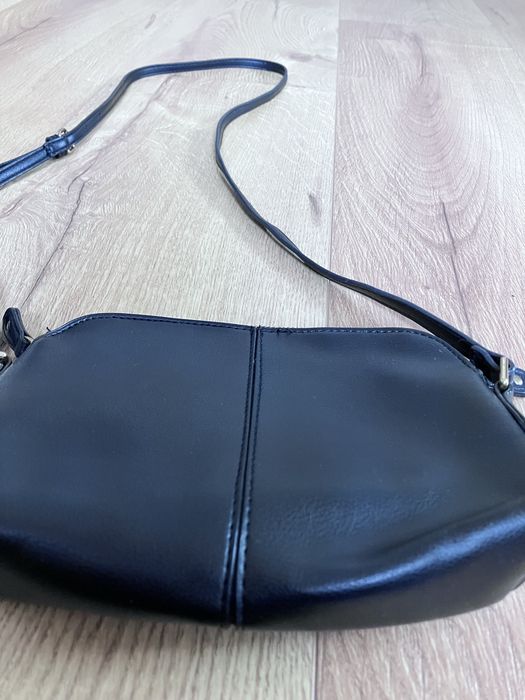 Czarna torebka Dorothy perkins na pasku
