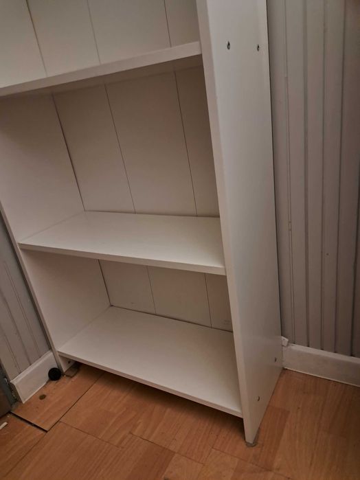 Biały regał Ikea Gersby