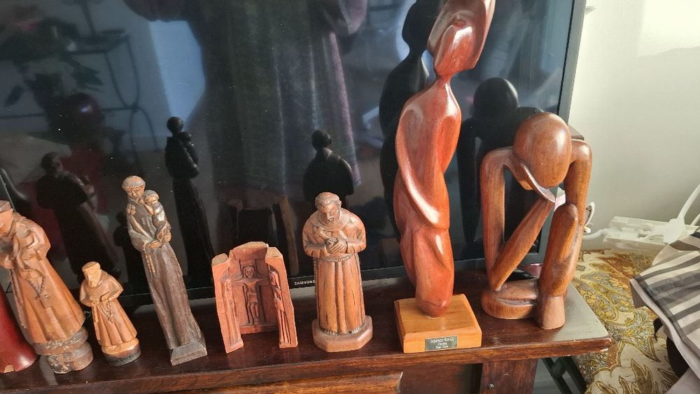 Santos em madeira do brasil e 2 estatuetas
