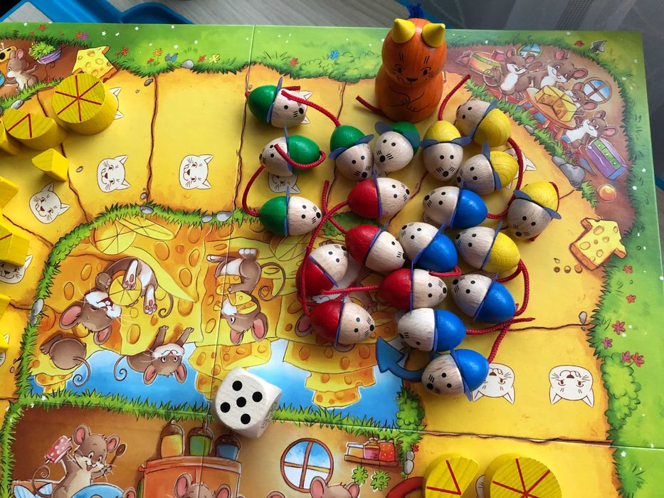 Jogo de tabuleiro em madeira