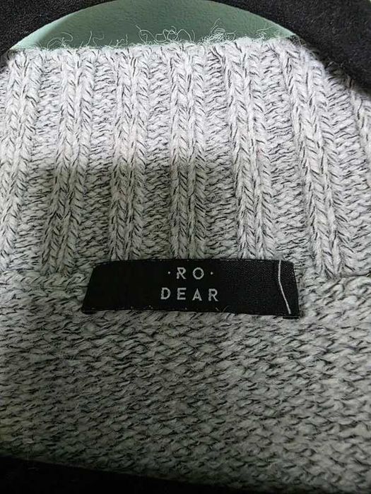 Jasnoszary pleciony sweter ro dear