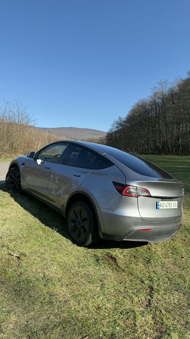 Tesla Model У 2024