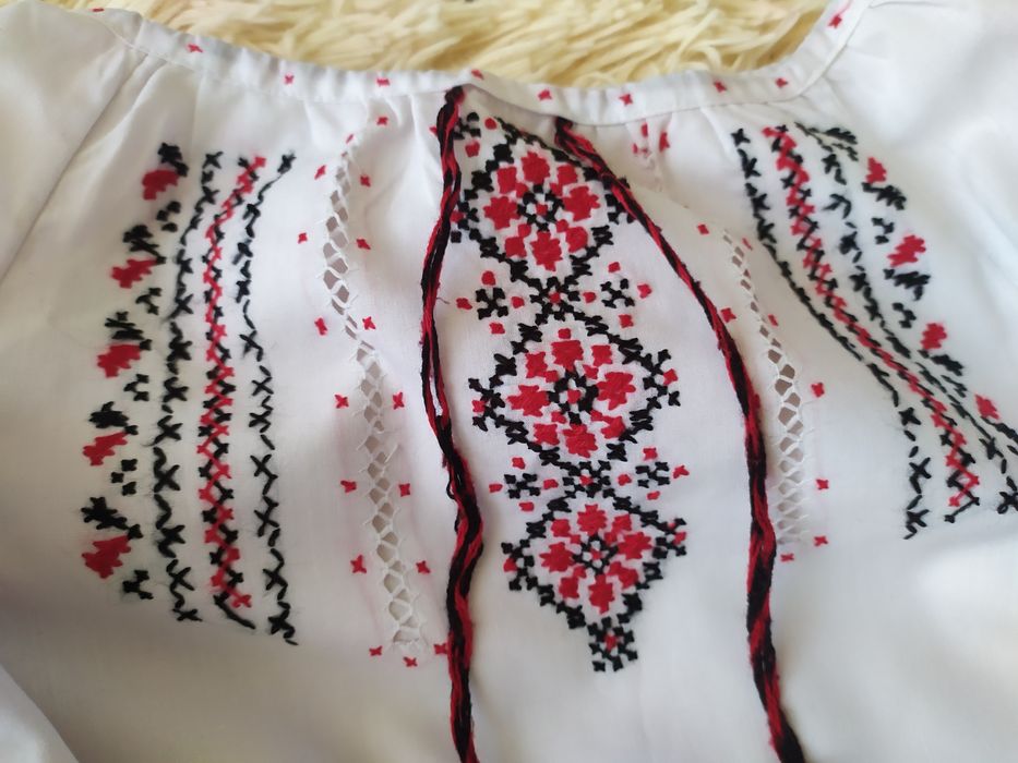 Вишиванка ручної роботи зріст 122-128