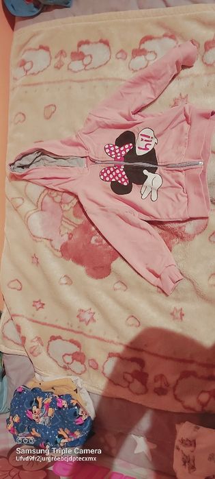 Bluza i 2 bluzki dla dziewczynki rozmiar 104