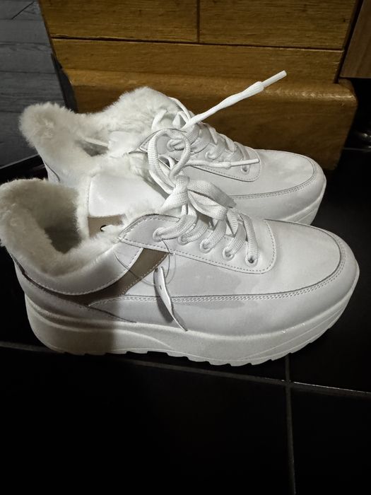 Жіночі шкіряні теплі кросівки