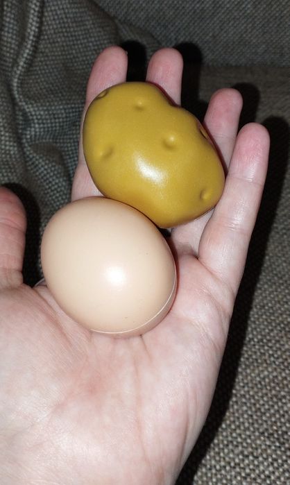 Овочі та фрукти в корзині