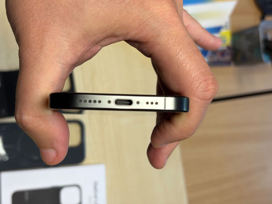 iPhone 16 Pro 128 GB Black Titanium | 89% | pudełko + 2 etui
