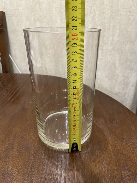 Скляна ваза для квітів