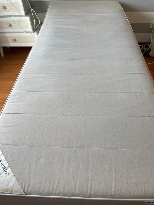 Sommier com colchao