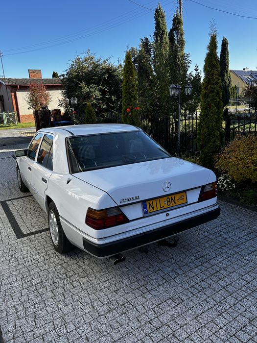 Mercedes 124 250D