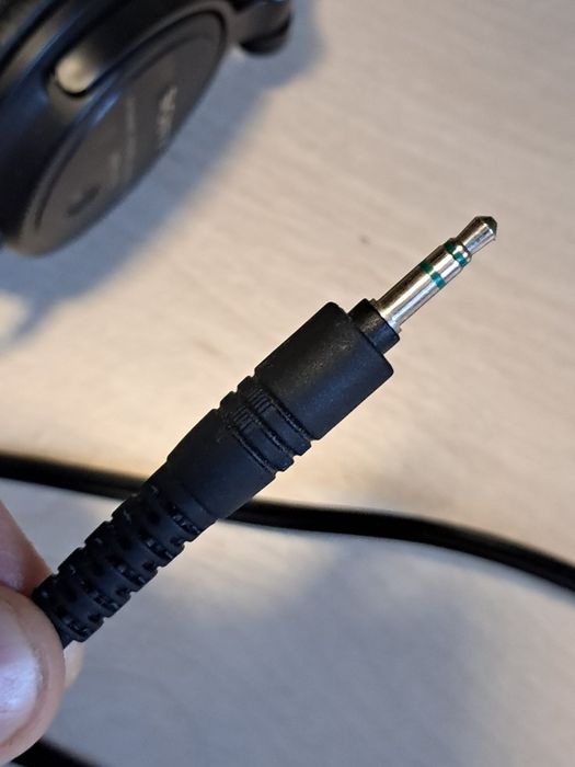 Навушники студійні Sony MDR-v150