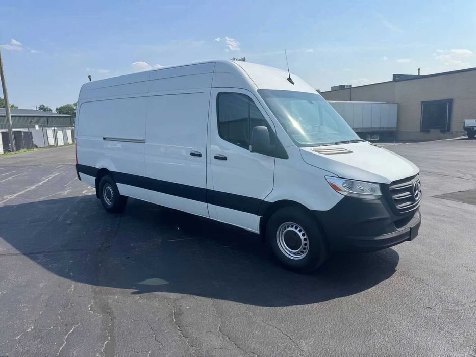 Mercedes-Benz Sprinter      2023