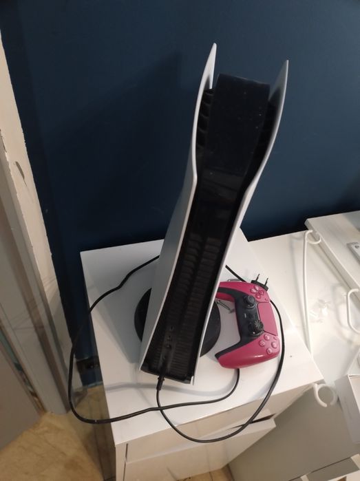 Konsola PlayStation 5 1 TB stan bardzo dobry