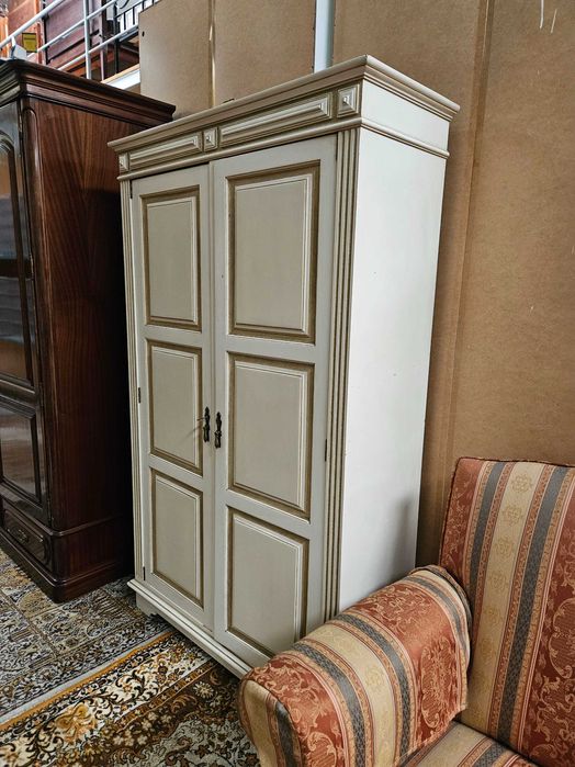 Roupeiro de duas portas em madeira, pintado - Bom estad