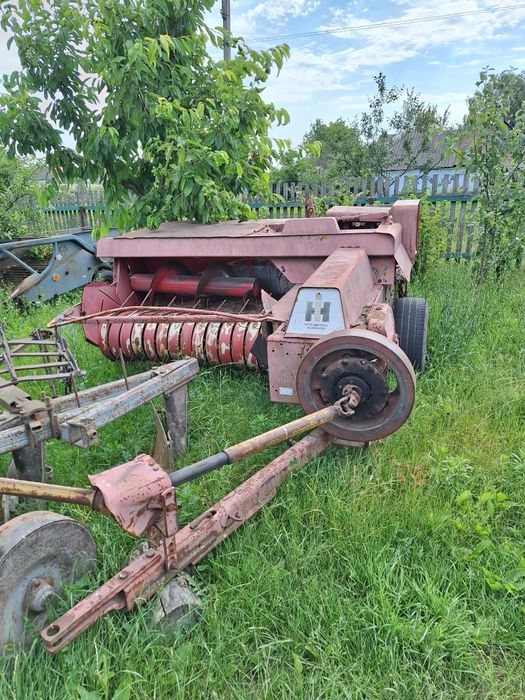 Пресс-подборщик International 440