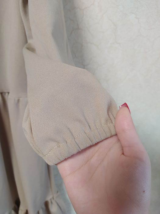 Платье бежевое Colin's