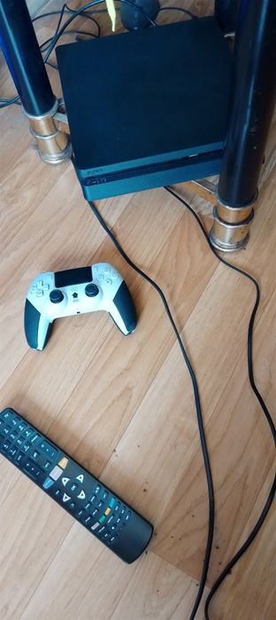 Konsola PlayStation 4 slim