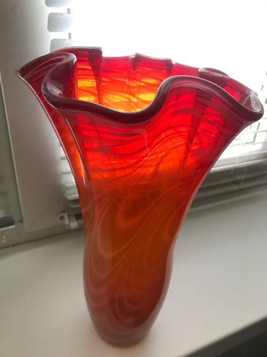 Продаю стеклянную вазу