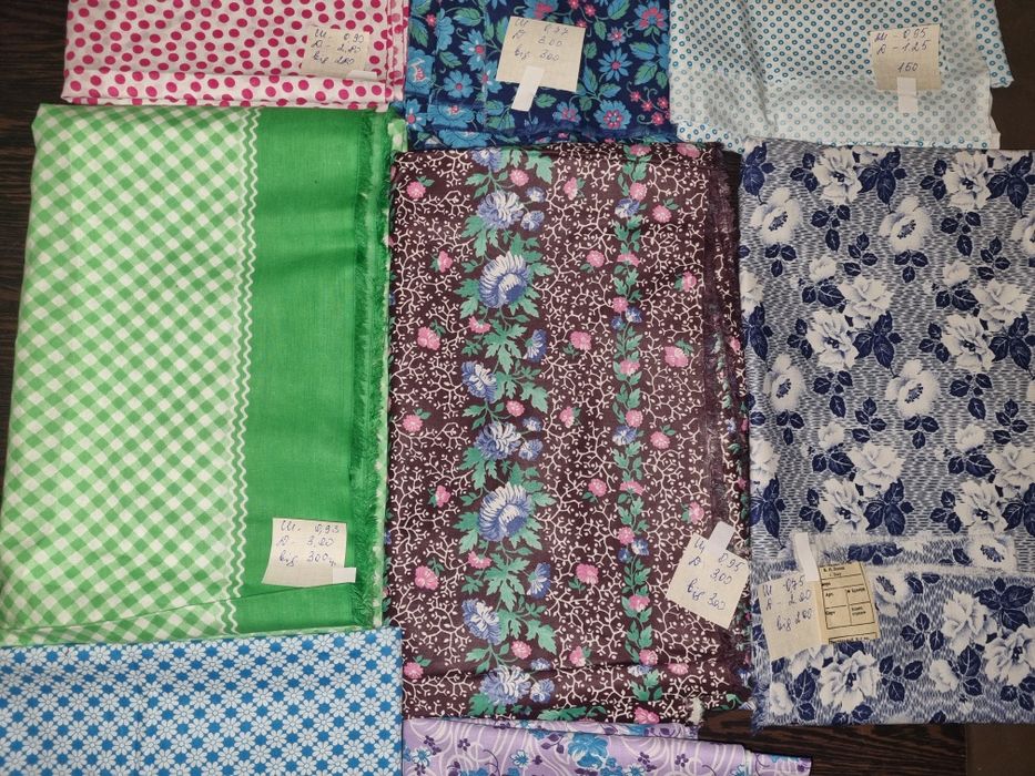 Відрізи тканини старих часів ,є різні