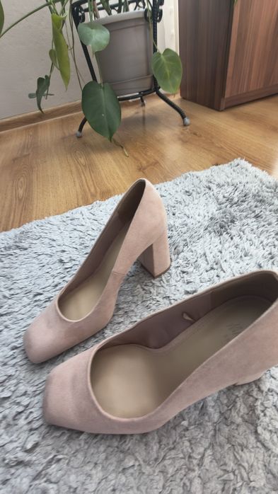 Buty na obcasie pudrowy róż  z H&M