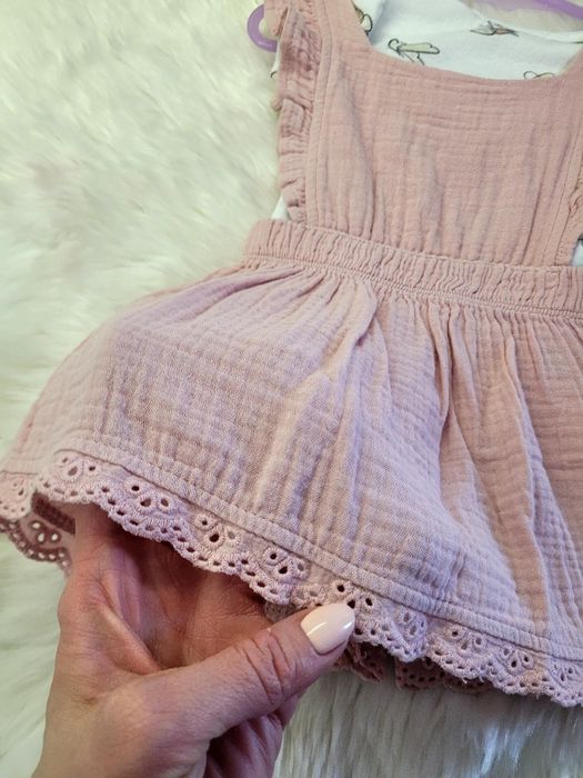 Śliczny zestaw body, muslinowa sukieneczka, opaska 6-9 m-cy