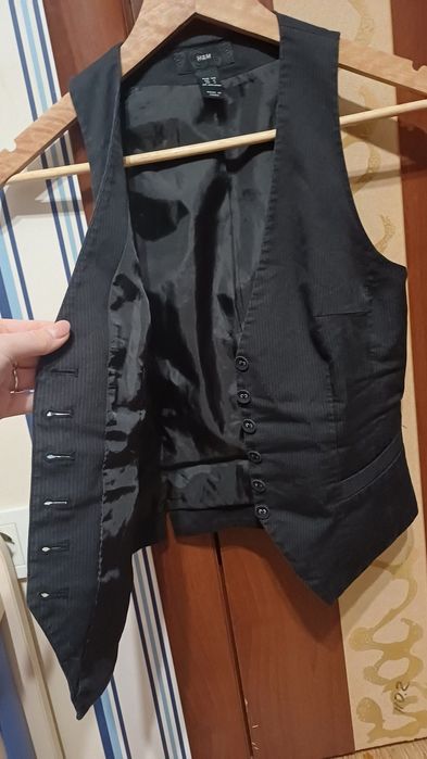 Стильна класична чорна жилетка H&M