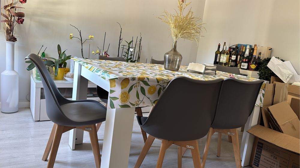 Mesa  extensiva de seis a oito lugares