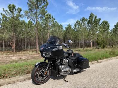 Vendo moto Indian CHALLENGER LIMITED como nova.