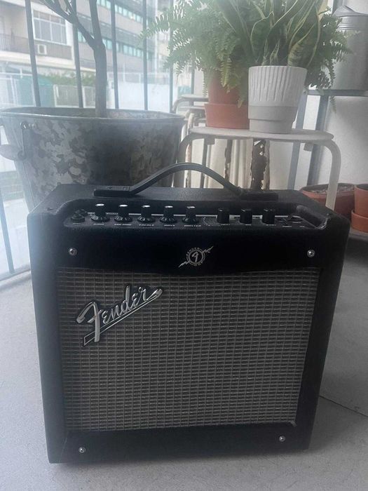 FENDER Mustang V2