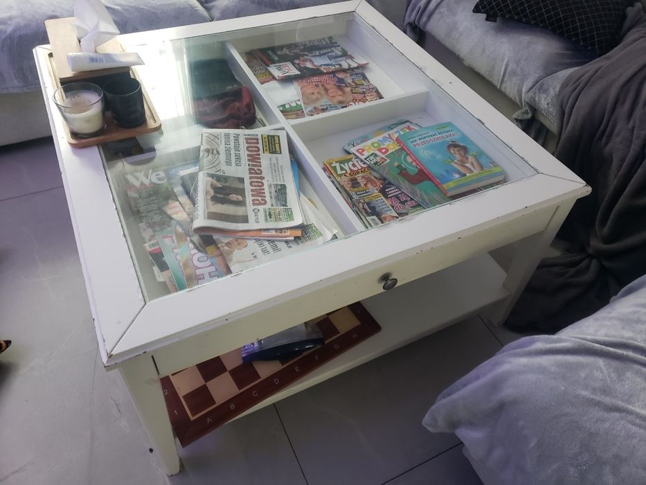 Stolik Ikea Liatorp biały z szufladą oraz szklanym blatem kwdratowy