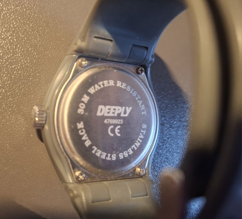 Relógio "Deeply" cinza escuro