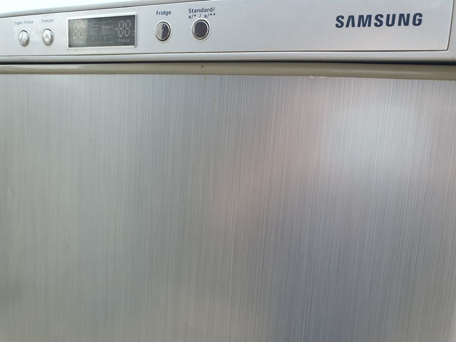 Холодильник Samsung..