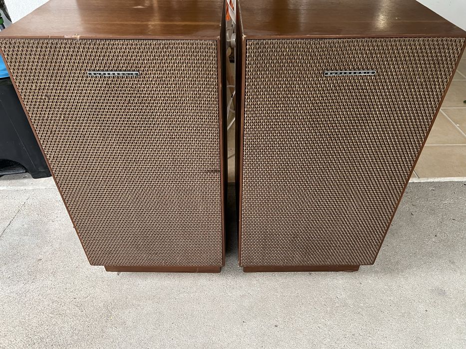 Gira discos com 2 colunas