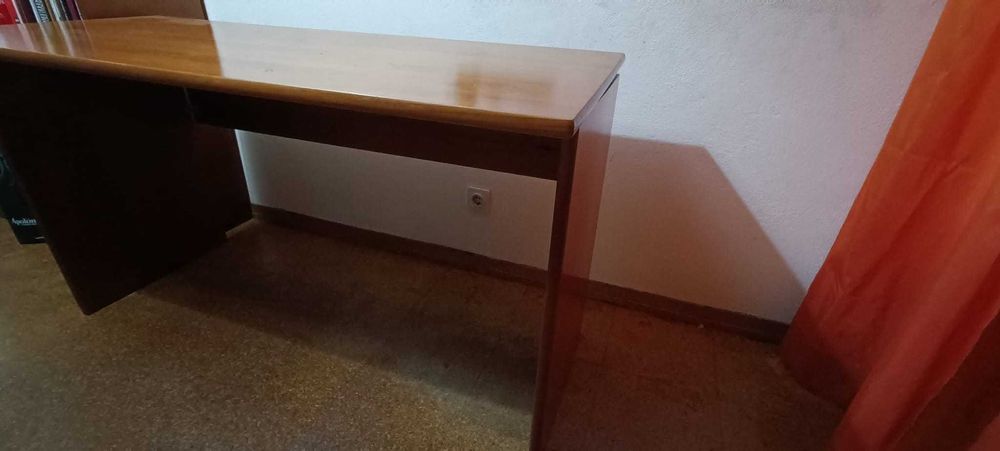 ** EXCELENTE ESTADO ** Mesa de Pinho