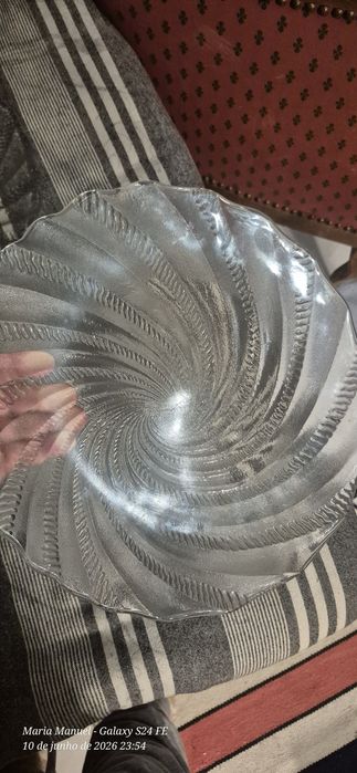 Louça vidro. Taças e pratos
