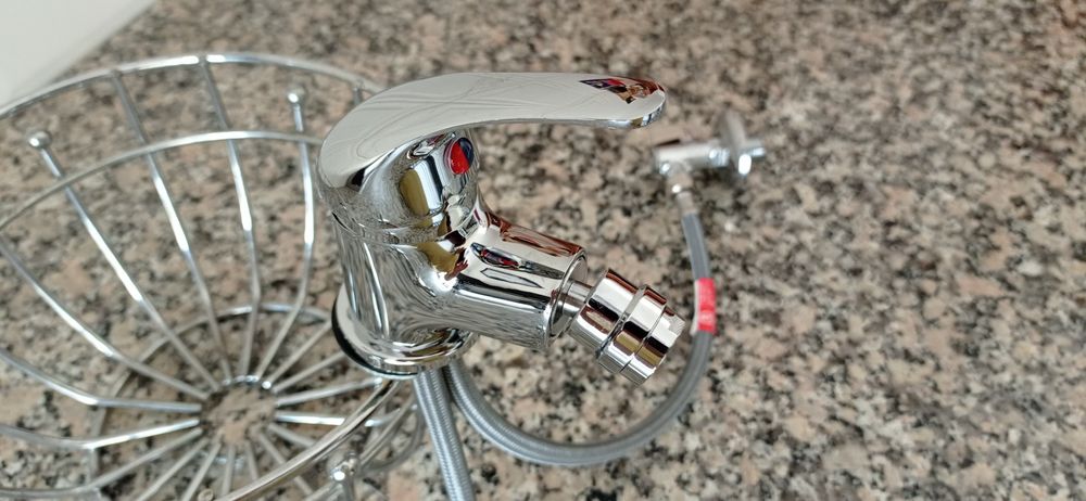 Misturadora de bide com respetivos passadores de agua