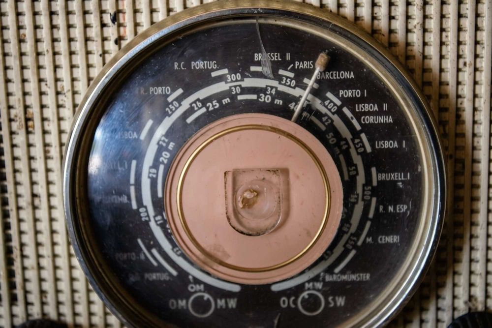 Rádio antigo da marca Philips