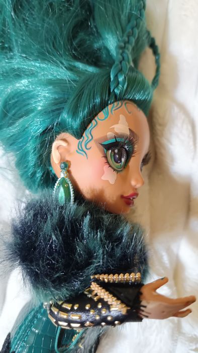 Boneca Rainbow High Jewel Ritchie "Vitiligo"
