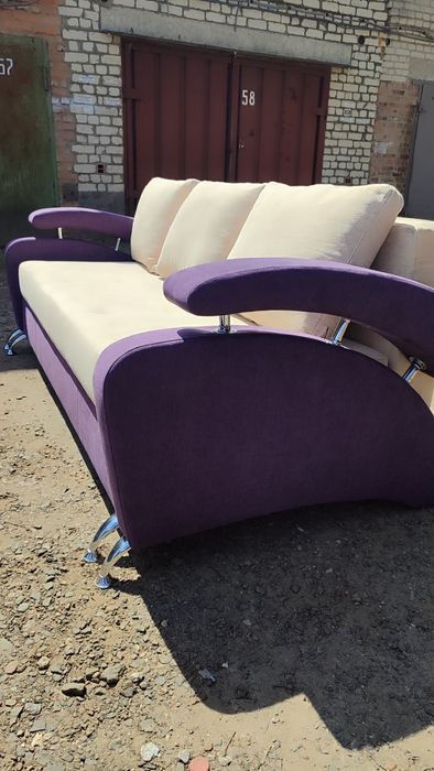 Ремонт , реставрація м'яких меблів.