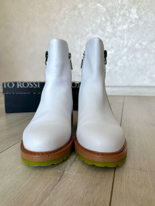 Білі шкіряні черевики